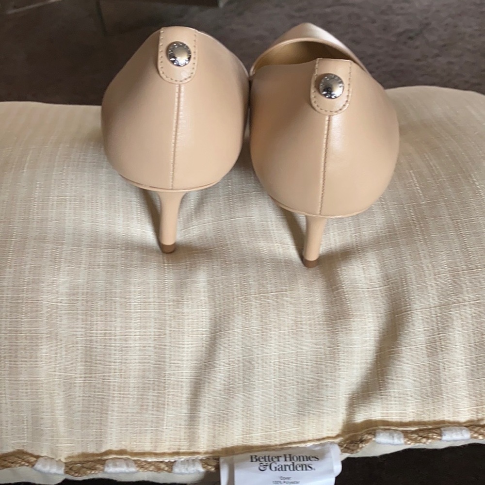 Michael Kors shoes side 10. comes with the box..